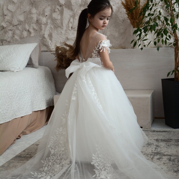 BRAND NEW Flower girl dress gown with train and bustle size 2